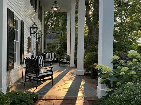 FEARRINGTON RESTAURANT FROTN PORCH