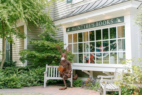 McIntyre\'s Bookstore