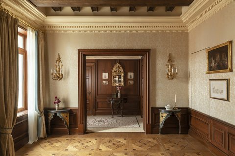 Signature Suite ()