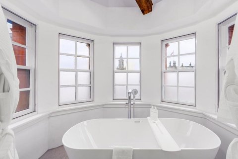 Bathroom Executive One Bedroom Duplex