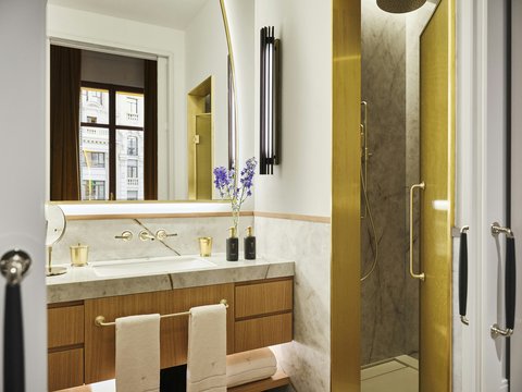 CLUB METROPOLIS MADRID SUPERIOR SUITE FEB LOW