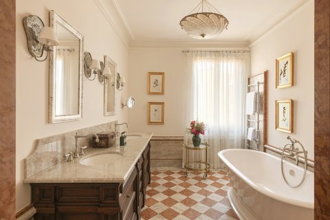 Deluxe Room ()