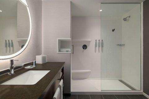 Bathroom Shower 1Z6A9094