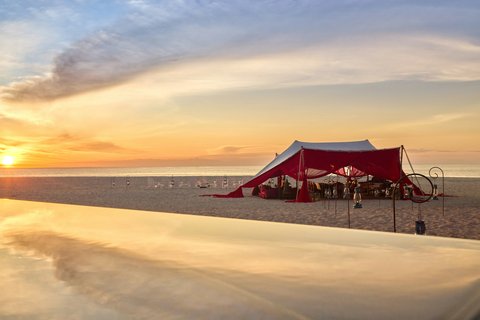 Thanda Island Dining Arabian Night Swahili Feast Sunset Hywell Waters ret