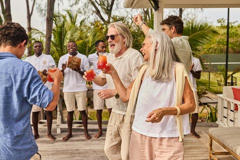 Thanda Island Service Arrival Welcome drinks Hywell Waters ret