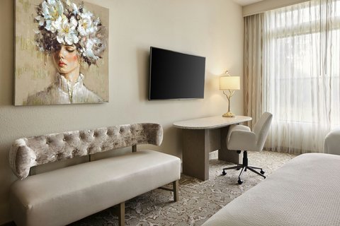 Queen Queen Room Desk