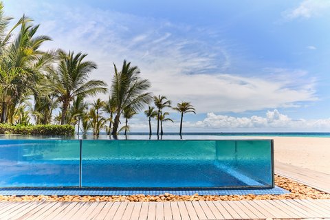 Thanda Island Accommodation Villa Pool Beach Hywell Waters ret
