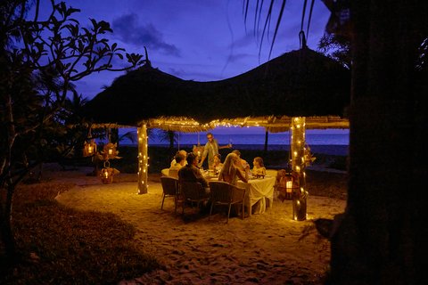 Thanda Island Dining Makuti Dinner Family Hywell Waters ret
