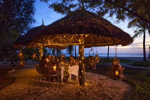 Thanda Island Dining Makuti Dinner Hywell Waters ret