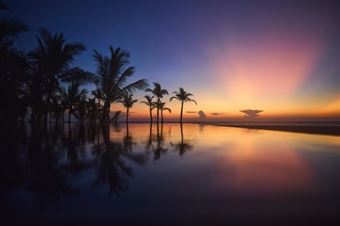 Thanda Island Sunset Pink Sky Hywell Waters
