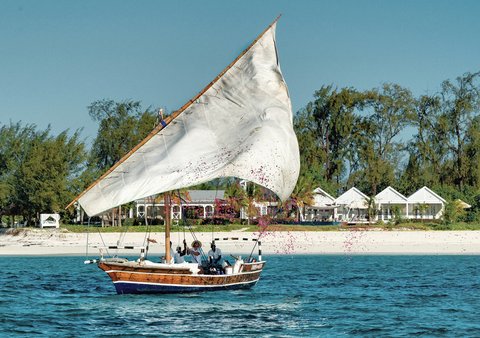 Thanda Island Activties Sailing Traditional East African Dhow ret