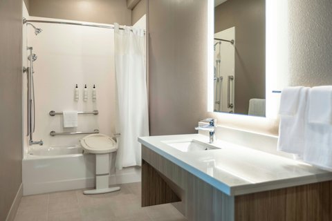 Accessible Bath tub