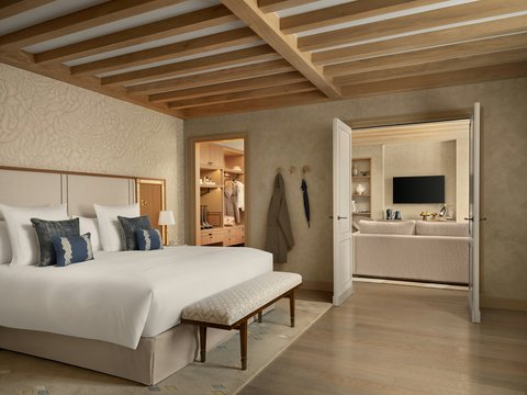 Monopole Suite @John Athimaritis ()