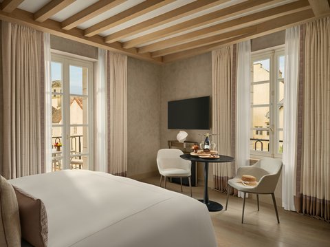 Premier Cru Room @John Athimaritis ()