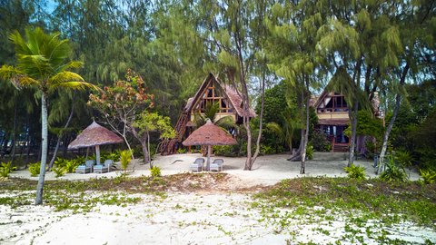 Thanda Island Accommodation Banda Beach Bungalows ret Hywell Waters retBF
