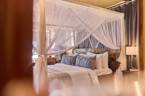Thanda Island Accommodation Banda Bedroom King Bed Hywell Waters ret