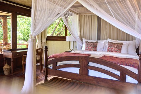 Thanda Island Accommodation Banda Handcarved Tanzanian Furniture Hywell Waters ret