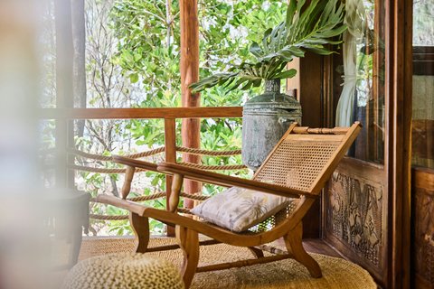 Thanda Island Accommodation Banda Veranda Hywell Waters