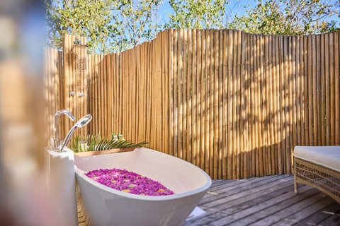 Thanda Island Accommodation Villa Bedroom Guest Suite Outdoor Bath Hywell Waters