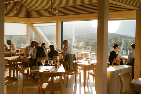 restaurant ()