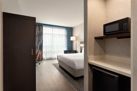 King guest room with microwave and fridge in downtown Houston.