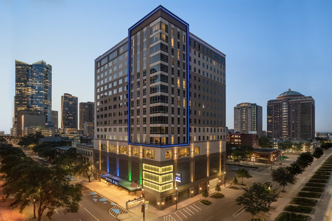 Stay in the heart of vibrant Downtown Houston.