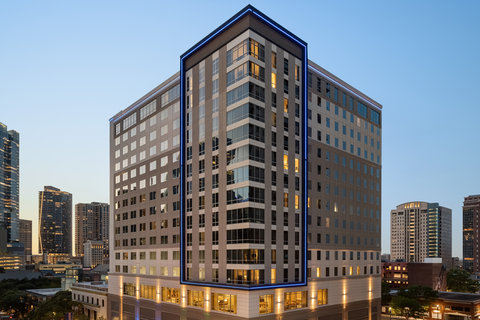 Stay close to Houston\'s business and entertainment hubs.