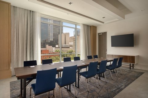 Host productive meetings in Downtown Houston.