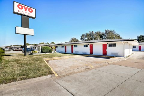 Image of HOTEL MCALESTER OK S MAIN ST