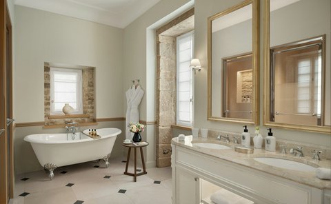 Bathroom @John Athimaritis