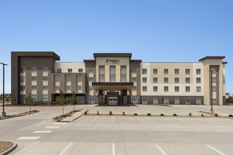 Holiday Inn Commerce City Denver Airport hotel exterior.