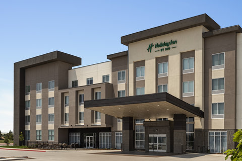 Holiday Inn Commerce City Denver Airport hotel entrance.