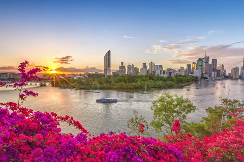 Stunning Brisbane skyline views from Kangaroo Point
