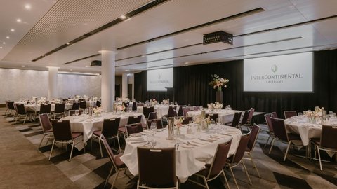 The Queens Ballroom full room view