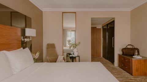 King Classic High Floor Room internal view