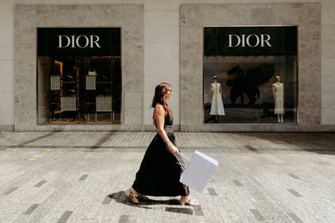 Explore Queen Street Luxury Shopping in Brisbane