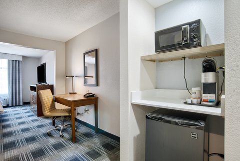 Holiday Inn Express & Suites Mobile I-65 Springhill micro & fridge