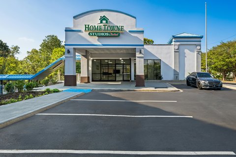 Exterior of HomeTowne Studios Birmingham - Airport