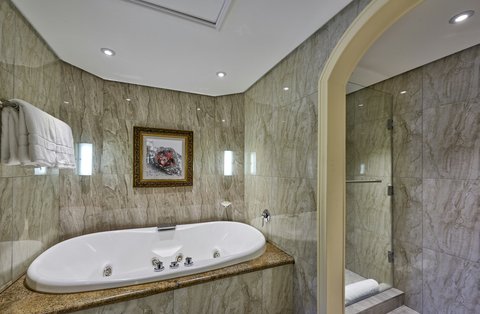 Executive Suite Bathroom