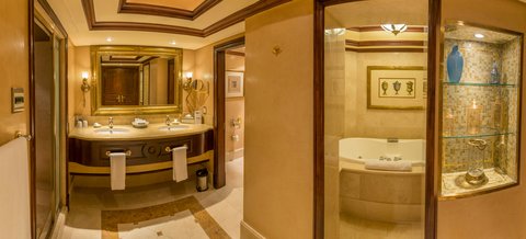 Junior suite bath 