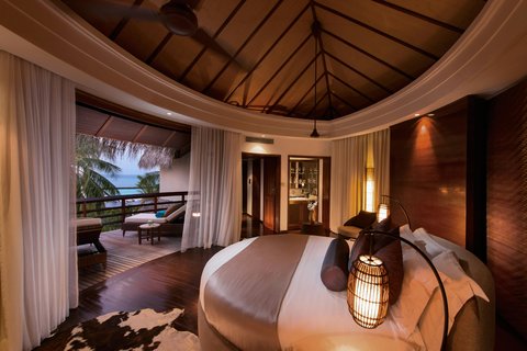 Constance Halaveli Accommodation Presidential Villa master bedroom HD