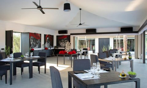 restaurant ()