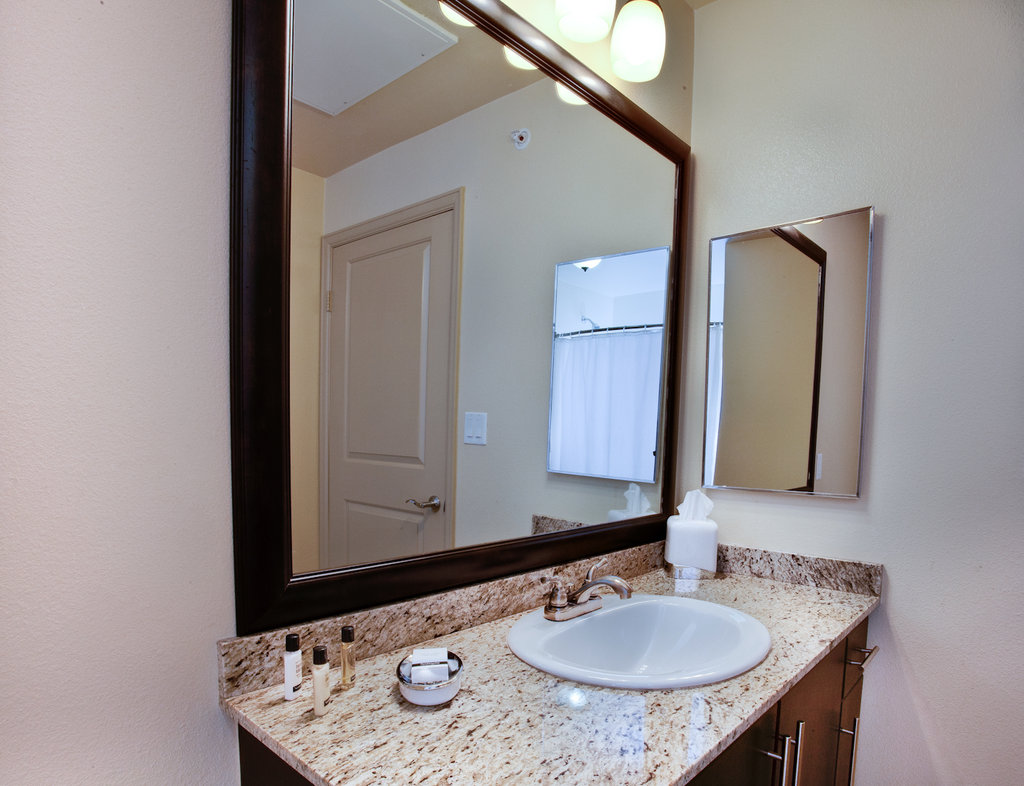 Execustay At Triana At Warner Center Woodland Hills Ca 6250 Canoga