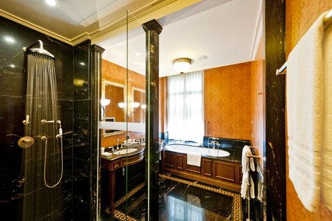 GRAND HOTEL LES TROIS ROIS - Photo 11