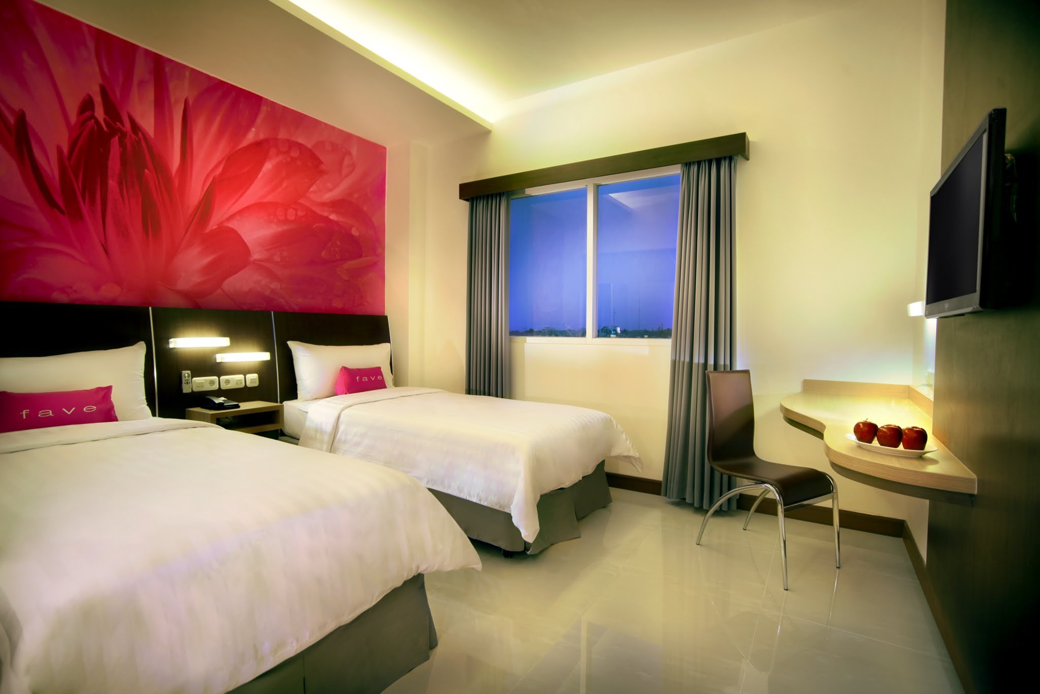 FAVE KUSUMANEGARA-guestroom-Standard Room.jpg