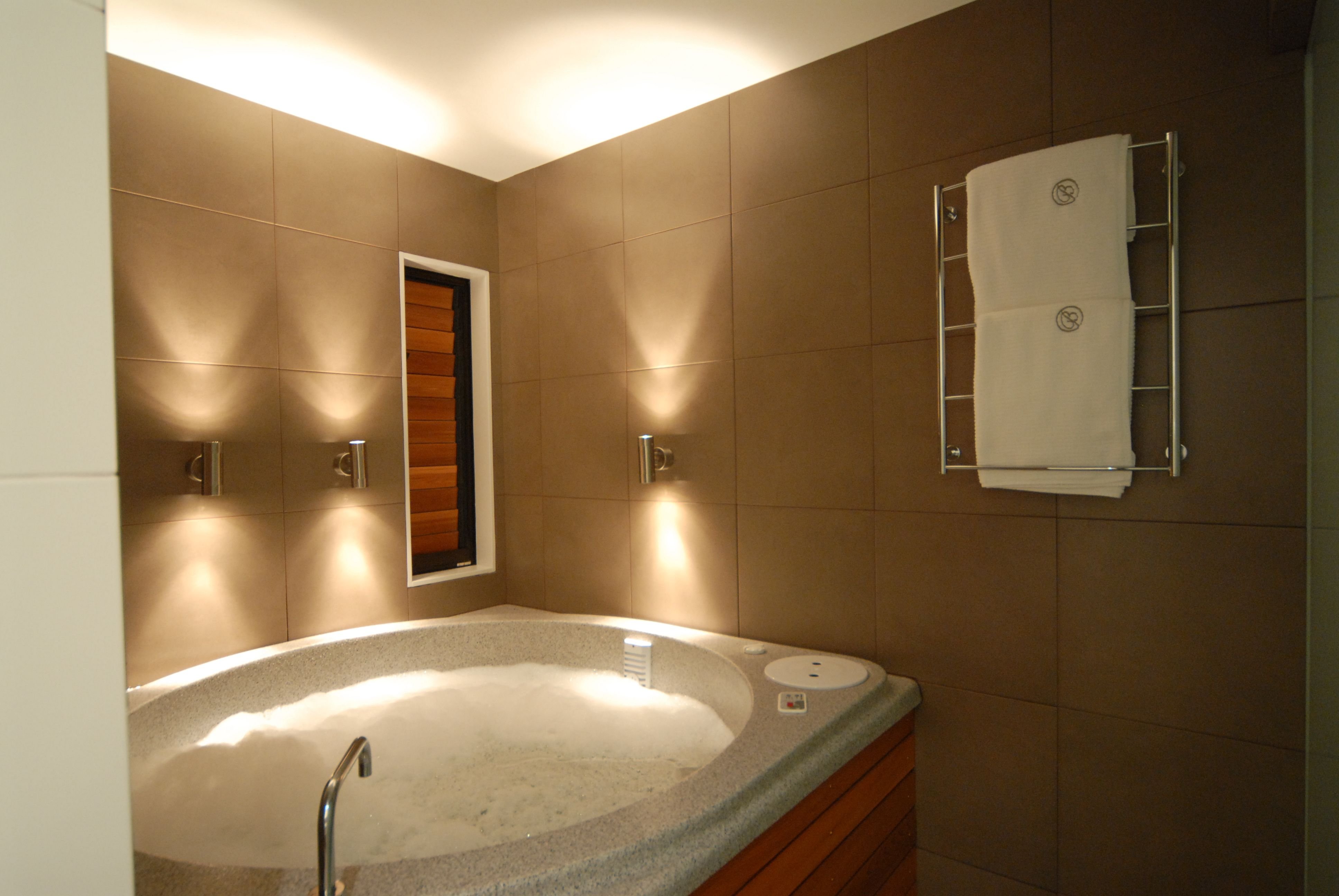 BENTLEYS MOTOR INN-guestroom-Two Bedroom Suite.jpg