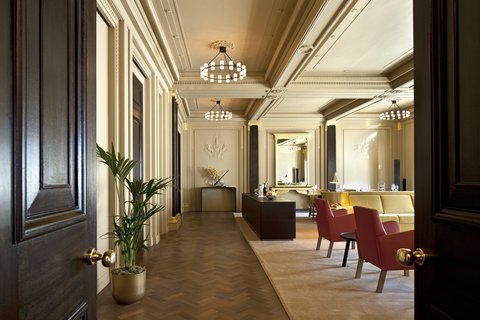 HOTEL CAFE ROYAL - Photo 33