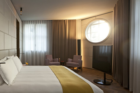 HOTEL CAFE ROYAL - Photo 63