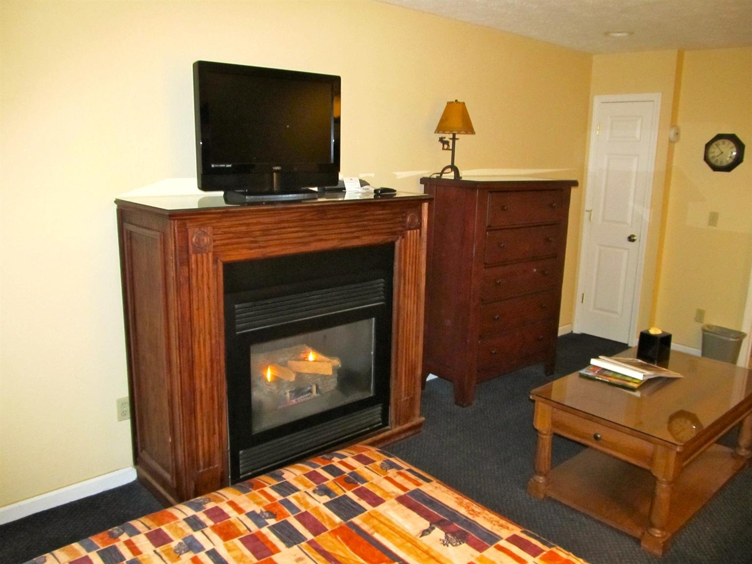 JONATHAN CREEK INN-guestroom-Suite.jpg