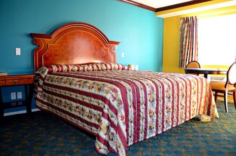 CLOUD 9 INN LAX-guestroom-Guest room.jpg